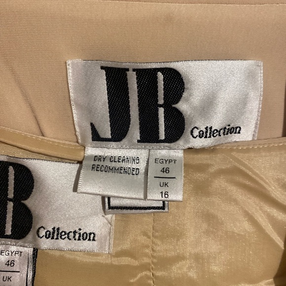 Beige sparkle blazer set - Picture 3 of 9